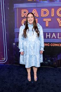 Aidy Bryant feet photo 4