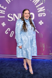 Aidy Bryant feet photo 3