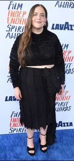 Aidy Bryant feet photo 1