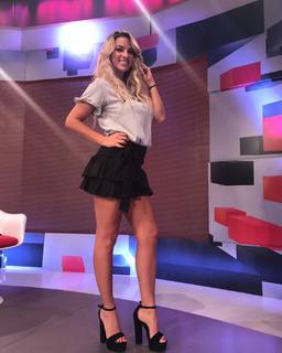 Ailén Bechara feet photo 8