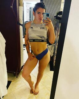 Ailín Pérez feet photo 1
