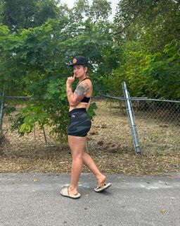 Ailín Pérez feet photo 8