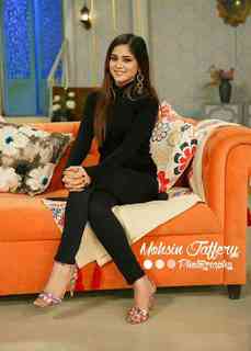 Aima Baig feet photo 14