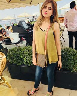 Aima Baig feet photo 10