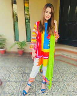 Aima Baig feet photo 7