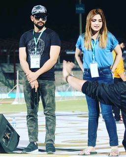 Aima Baig feet photo 5