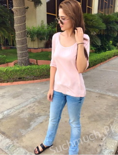Aima Baig feet photo 1