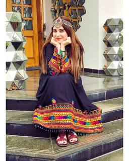 Aima Baig feet photo 10