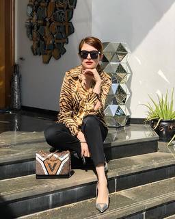Aima Baig feet photo 9