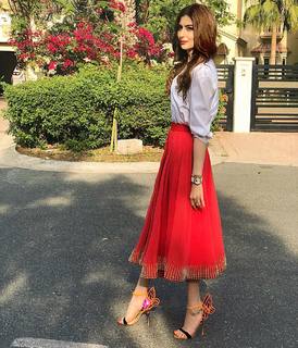Aima Baig feet photo 5