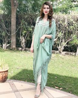 Aima Baig feet photo 4