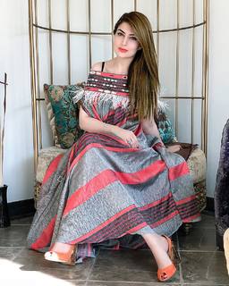 Aima Baig feet photo 3