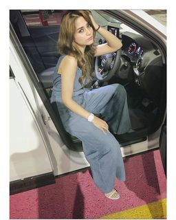 Aima Baig feet photo 16