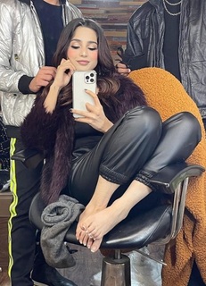 Aima Baig feet photo 8