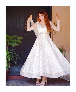 Aima Baig feet photo 4