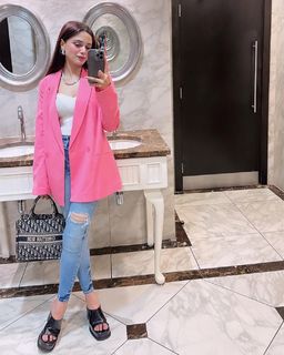 Aima Baig feet photo 12