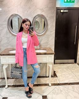 Aima Baig feet photo 11