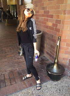 Aima Baig feet photo 10