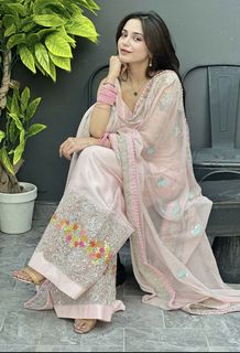 Aima Baig feet photo 7