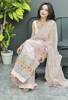 Aima Baig feet photo 5