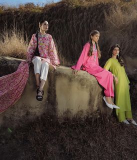 Aima Baig feet photo 2