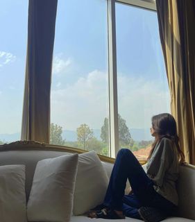 Aima Baig feet photo 16