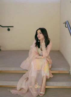 Aima Baig feet photo 9