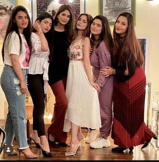 Aima Baig feet photo 7