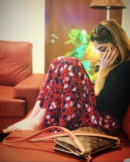 Aima Baig feet photo 5