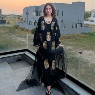 Aima Baig feet photo 2