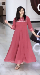 Aima Sebastian feet photo 3