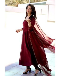 Aima Sebastian feet photo 16
