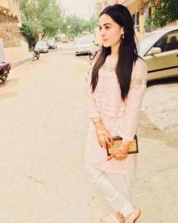 Aiman Khan feet photo 1