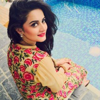 Aiman Khan feet photo 14