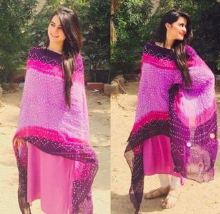 Aiman Khan feet photo 12