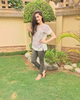 Aiman Khan feet photo 10