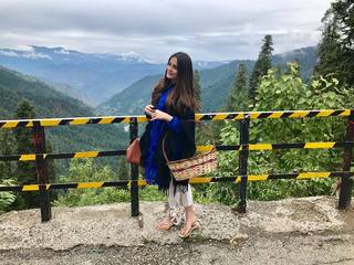 Aiman Khan feet photo 5