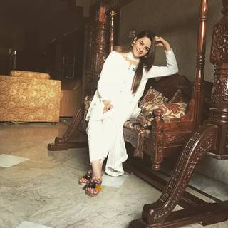 Aiman Khan feet photo 2