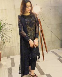 Aiman Khan feet photo 17