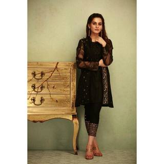 Aiman Khan feet photo 16