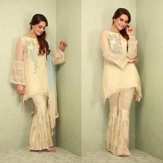 Aiman Khan feet photo 13