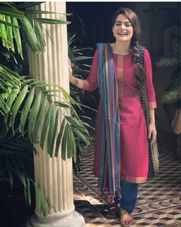 Aiman Khan feet photo 12