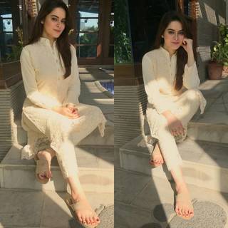 Aiman Khan feet photo 9