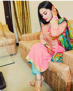 Aiman Khan feet photo 8