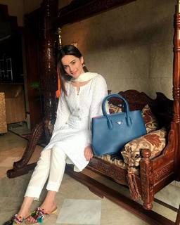 Aiman Khan feet photo 5