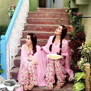 Aiman Khan feet photo 3