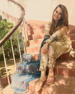 Aiman Khan feet photo 20