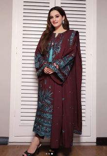 Aiman Khan feet photo 5