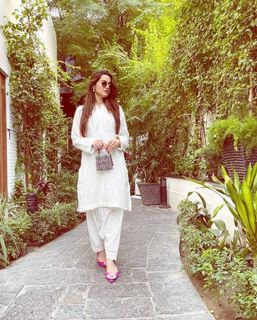 Aiman Khan feet photo 3