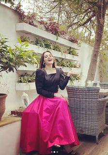 Aiman Khan feet photo 1